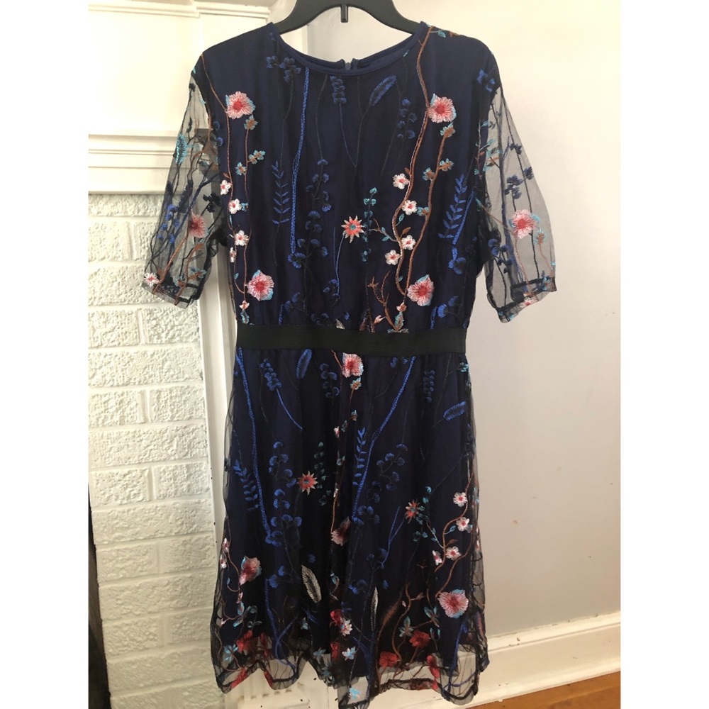 Women's Floral Embroidered Mesh Layered Round Neck Short Sleeve Dress NWOT